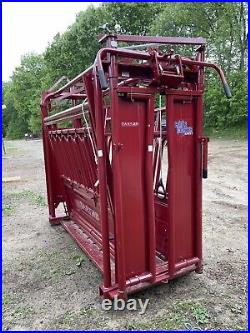 CattleMaster Series 6 Heavy-Duty Squeeze Chute with Manual Headgate, CMSCM6