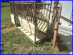 Heavy Duty Cattle Squeeze Chute with Palpation Cage Livestock Cow Bull Dairy FFA