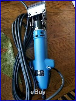 New OSTER CLIPMASTER VARIABLE SPEED CLIPPER S CATTLE HORSE DOG withextras